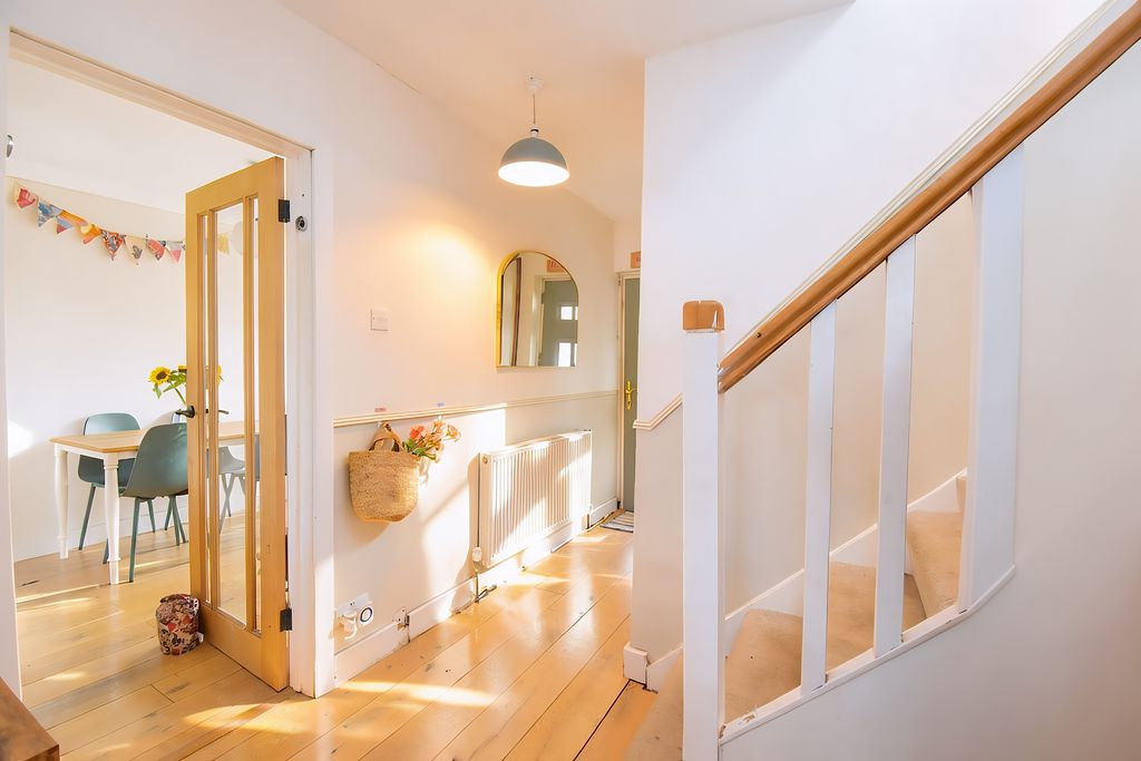Entrance Hallway- click for photo gallery